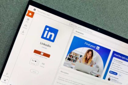 LinkedIn fights for the right to tell customers when the feds want their data