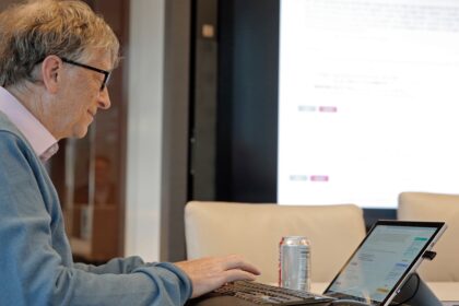Bill Gates says the world needs a plan to deal with AI, and he has three ideas to start – GeekWire