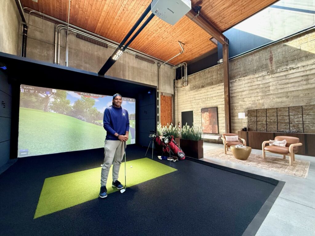 Tech vet takes a fresh swing at the country club with a golf and social hub in old Seattle industrial space – GeekWire