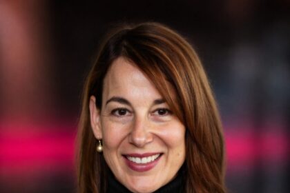 T-Mobile appoints CFO; Microsoft and Blue Origin VPs depart; AZX and Caddi name leaders – GeekWire