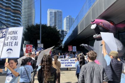 Seattle Times journalists picket over AI, calling for job protections in contract talks – GeekWire