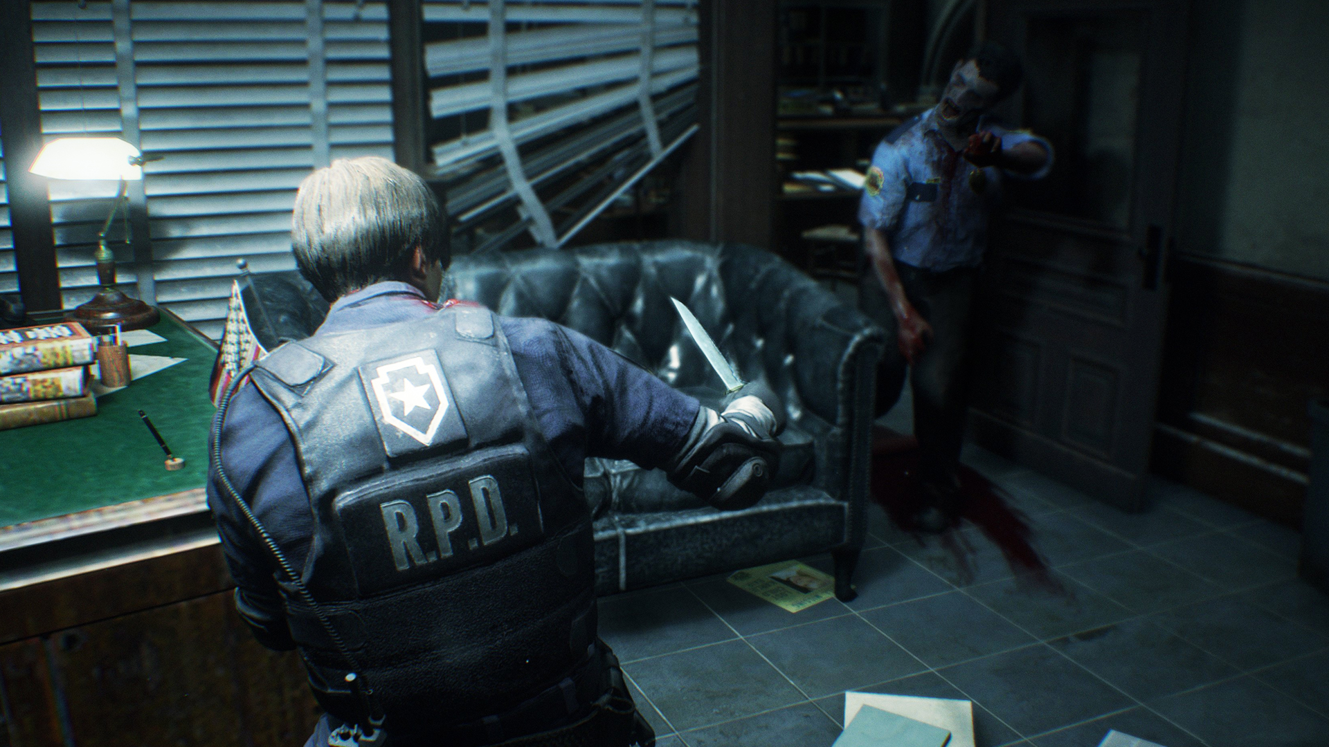 Resident Evil 2 Remake - Leon brandishing a knife at a zombie