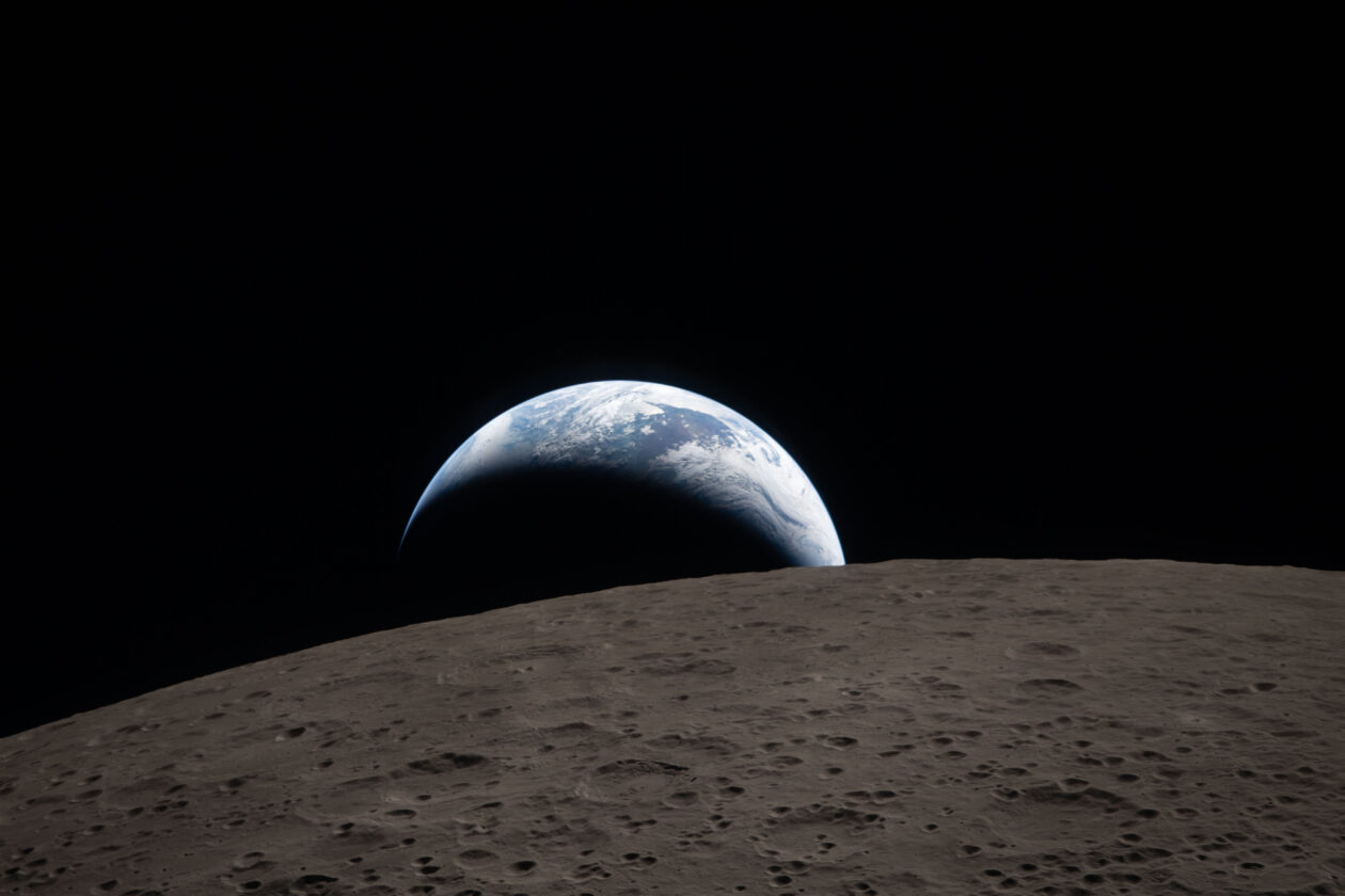 Earthset picture from Artemis 2: Crescent Earth dips beneath lunar horizon